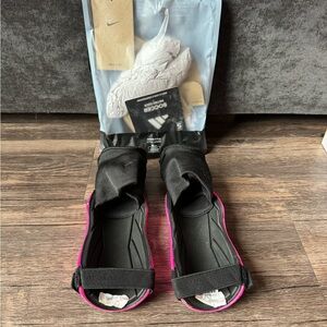 Gently used adidas TIRO SG MATCH J shin pads. Girls size M